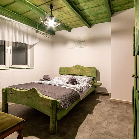 Gosciniec * Lomnica (Walbrzych)