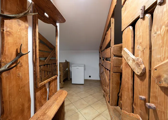 Gosciniec * Lomnica (Walbrzych)